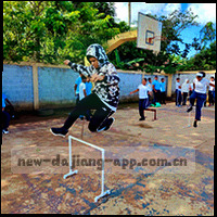 红牌与黄牌并排示意，代表赛事纪律统计模块